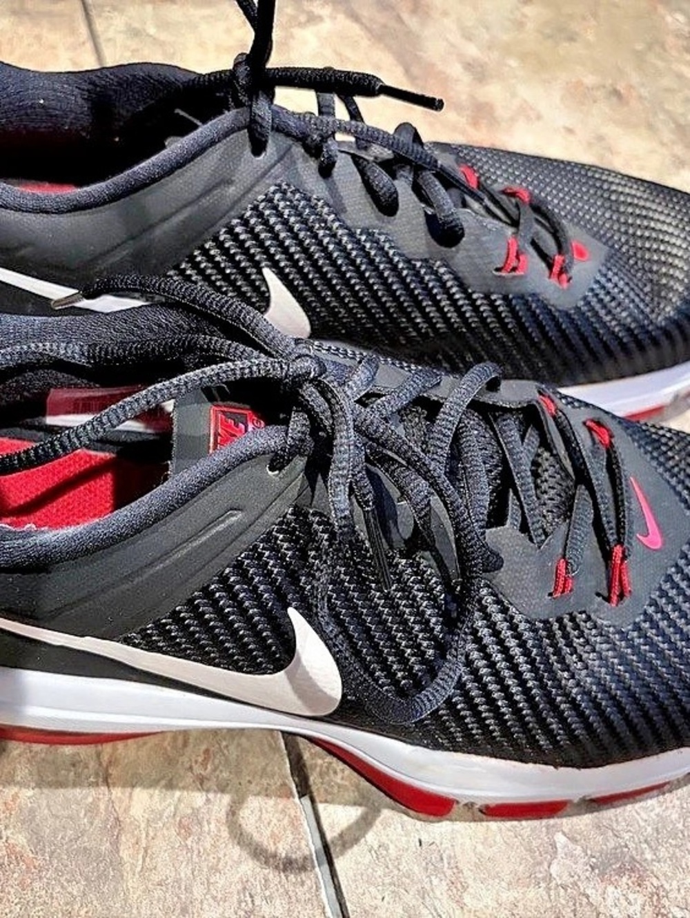 Nike Air Max Sequent 3 Black & Red US 10.5 Athletic Shoes